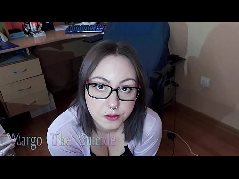 ❤️ Seksuali mergina su akiniais giliai čiulpia dildo į kamerą ❤❌ Anal video prie mūsų ❌️❤