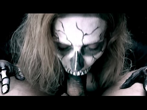 ❤️ Demoniška mergina čiulpia varpą savo juoda burna ir ryja spermą. ❤❌ Anal video prie mūsų ❌️❤