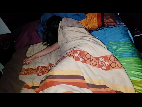 ❤️ Patėvis bara savo jauną pamotę, kol ji miega. ❤❌ Anal video prie mūsų ❌️❤